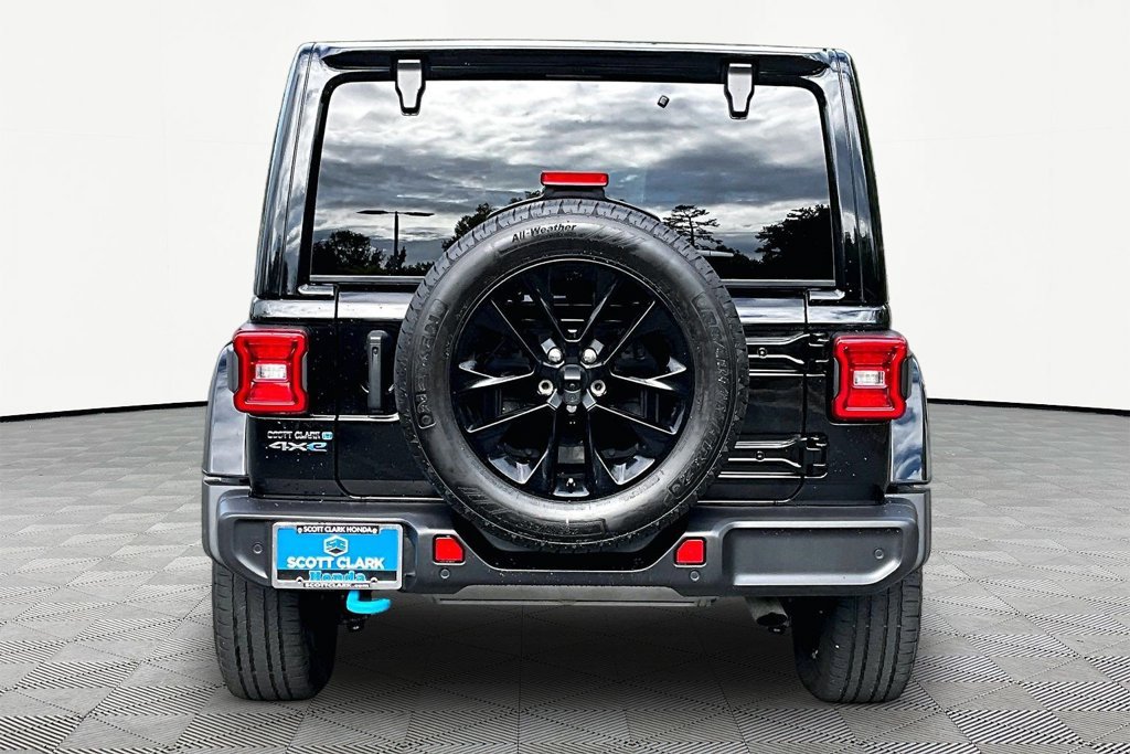 Used 2024 Jeep Wrangler Unlimited Sahara w/ Technology Group AWD/4WD image 7
