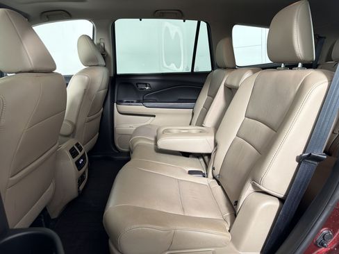 Used 2018 Honda Pilot Touring image 12