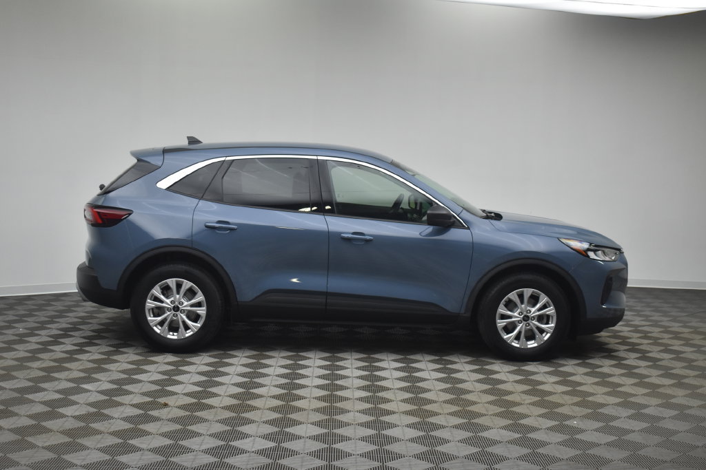 Used 2024 Ford Escape Active w/ Cold Weather Package FWD image 9
