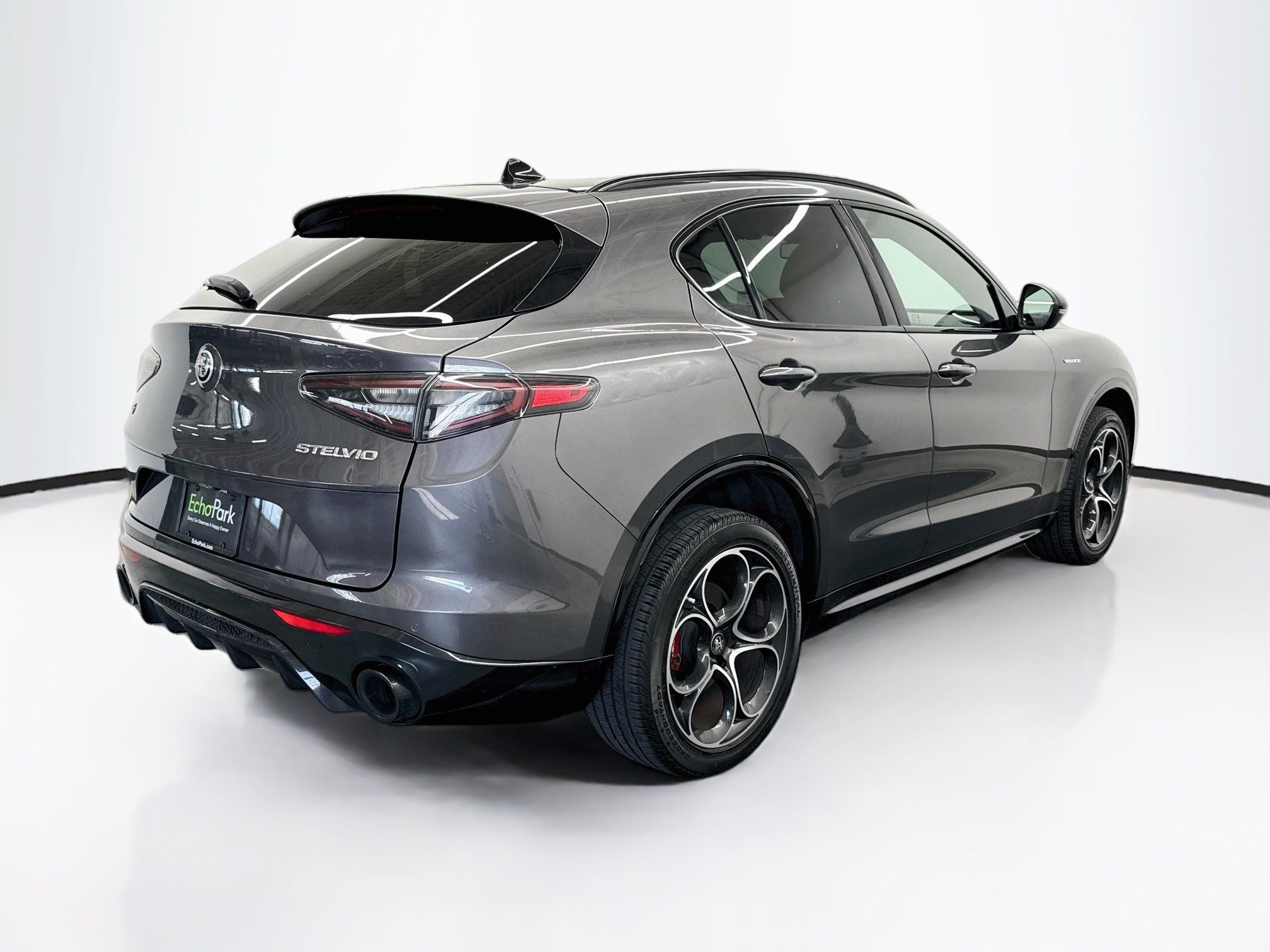 Used 2024 Alfa Romeo Stelvio Veloce AWD/4WD image 9