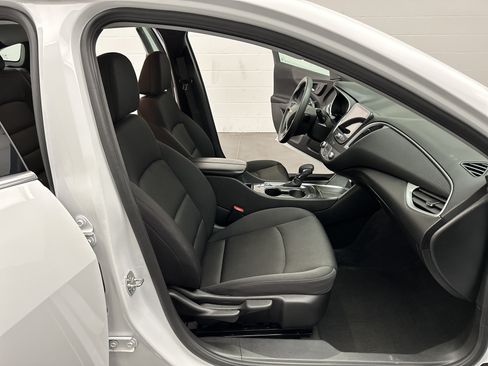 Used 2025 Chevrolet Malibu LT FWD image 21