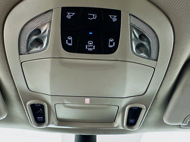 Used 2023 Chrysler Pacifica Limited FWD image 22