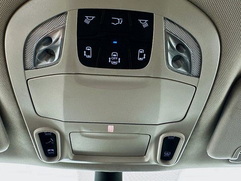Used 2023 Chrysler Pacifica Limited FWD image 22