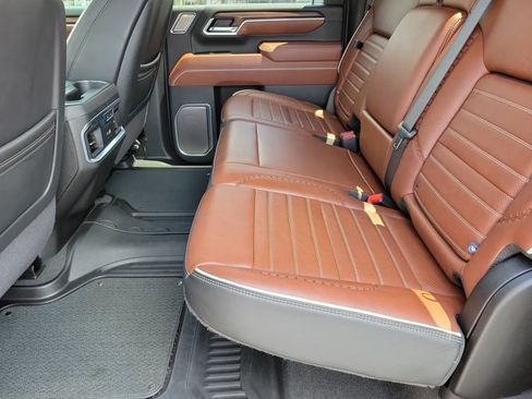 Used 2025 GMC Sierra 2500 Denali Ultimate w/ Max Trailering Package AWD/4WD image 14