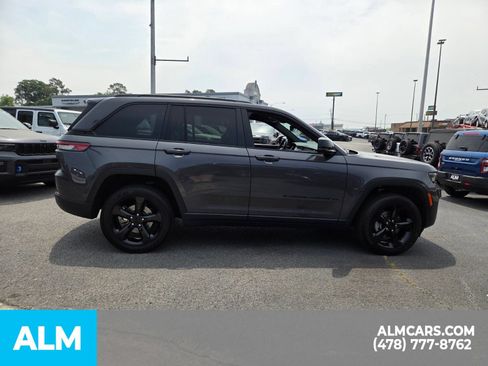 Used 2024 Jeep Grand Cherokee Altitude AWD/4WD image 19