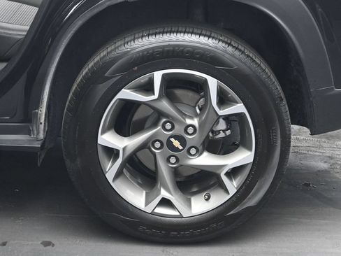 Used 2025 Chevrolet Trax LT FWD image 27