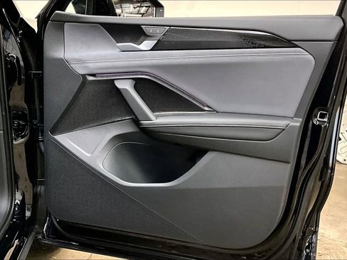 New 2026 Volkswagen Tiguan SE image 29