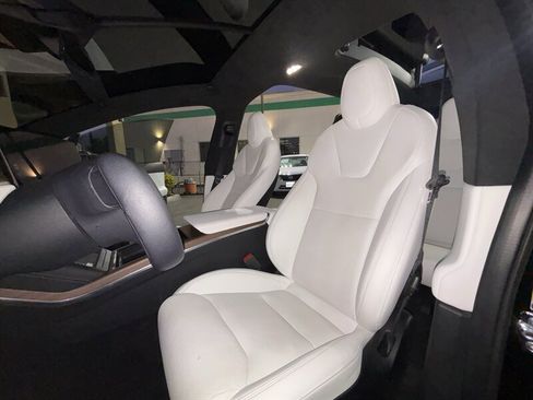 Used 2022 Tesla Model X image 16