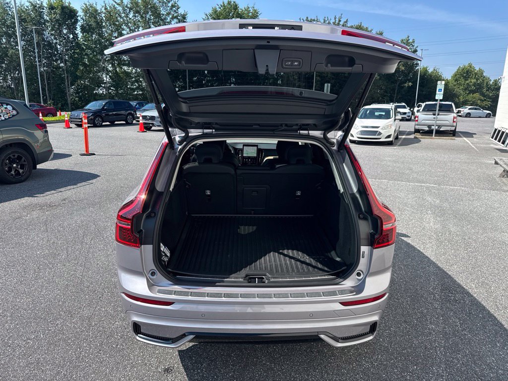 Used 2026 Volvo XC60 B5 Plus w/ Protection Package Premier AWD/4WD image 10
