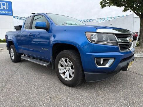 Used 2018 Chevrolet Colorado LT w/ LT Convenience Package RWD image 2