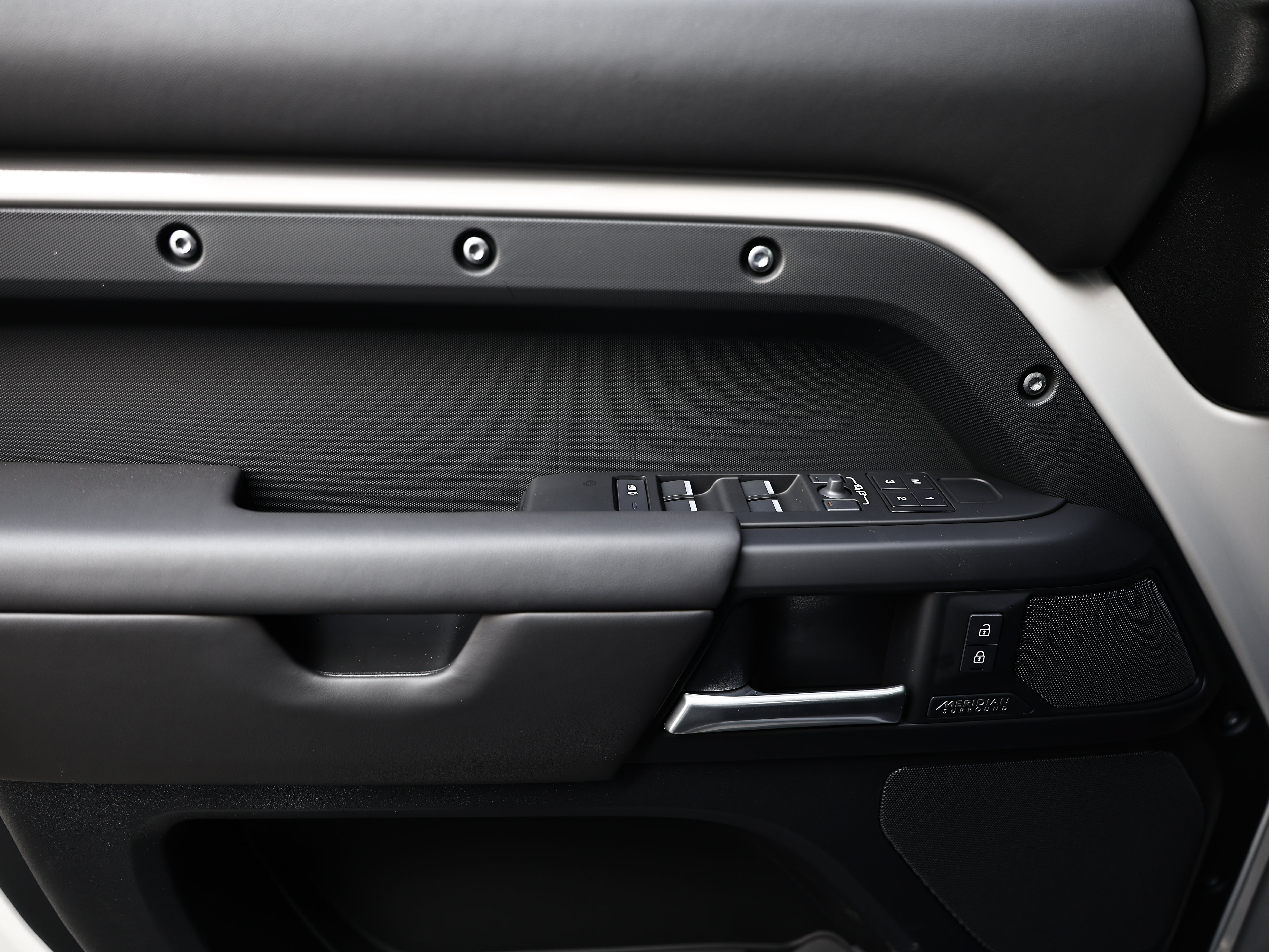 New 2026 Land Rover Defender 110 X-Dynamic SE AWD/4WD image 17