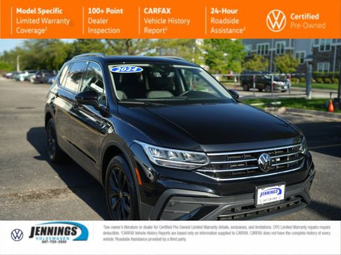 Certified 2024 Volkswagen Tiguan SE w/ Panoramic Sunroof Package AWD/4WD image 1
