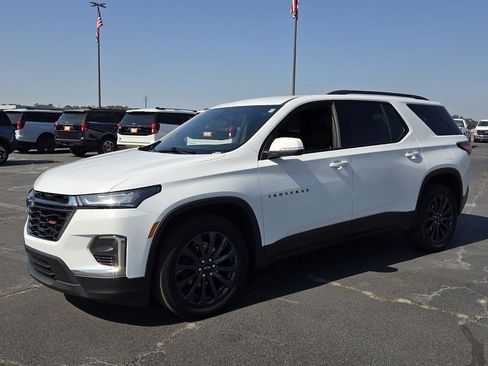 Used 2023 Chevrolet Traverse RS FWD image 3