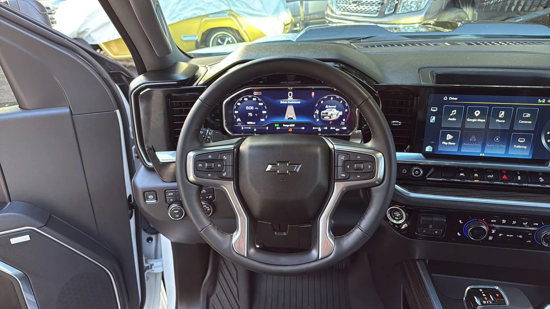 Used 2025 Chevrolet Silverado 1500 LT Trail Boss w/ Dark Appearance Package AWD/4WD image 31