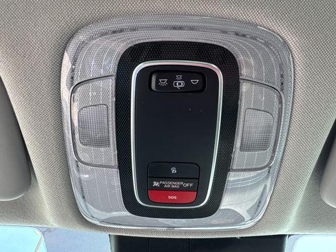 Used 2022 Hyundai Elantra SEL w/ Convenience Package FWD image 9