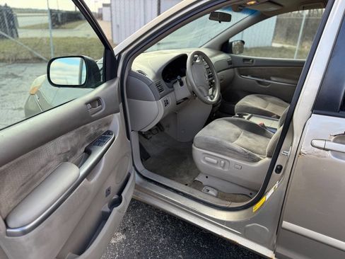 Used 2010 Toyota Sienna LE image 8