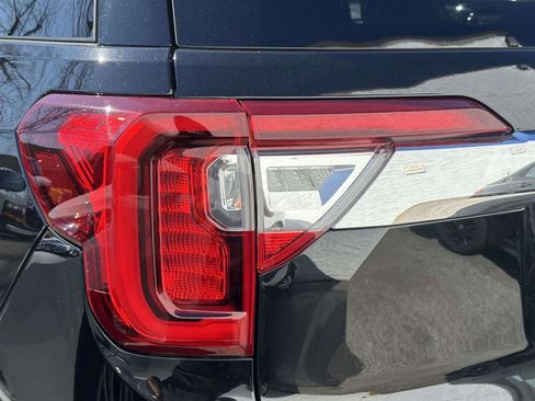 Used 2023 GMC Acadia SLE w/ Driver Convenience Package image 10