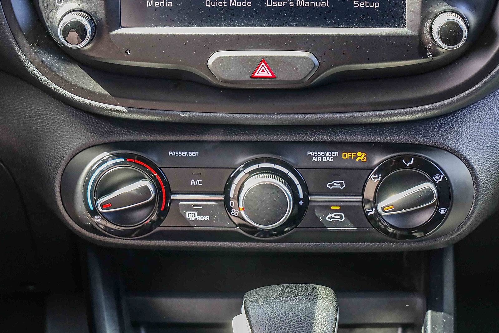 Certified 2025 Kia Soul LX w/ LX Technology Package FWD image 12