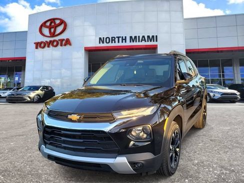 Used 2023 Chevrolet TrailBlazer LT w/ Convenience Package FWD image 2