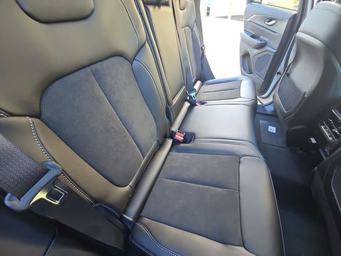 New 2025 Jeep Grand Cherokee Laredo image 11