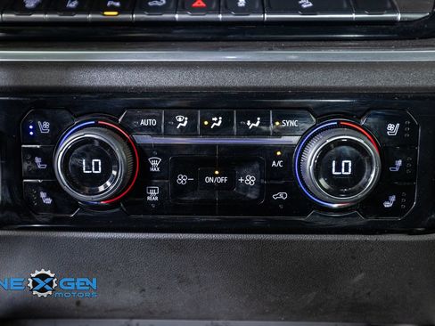 Used 2025 Chevrolet Silverado 2500 LTZ w/ LTZ Convenience Package AWD/4WD image 22