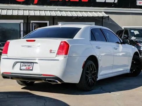 Used 2019 Chrysler 300 Limited RWD image 10