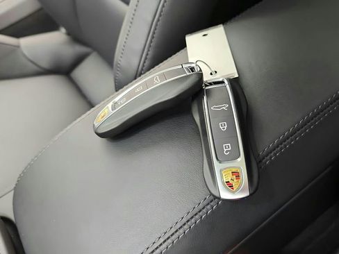 Used 2025 Porsche 911 Carrera RWD image 37