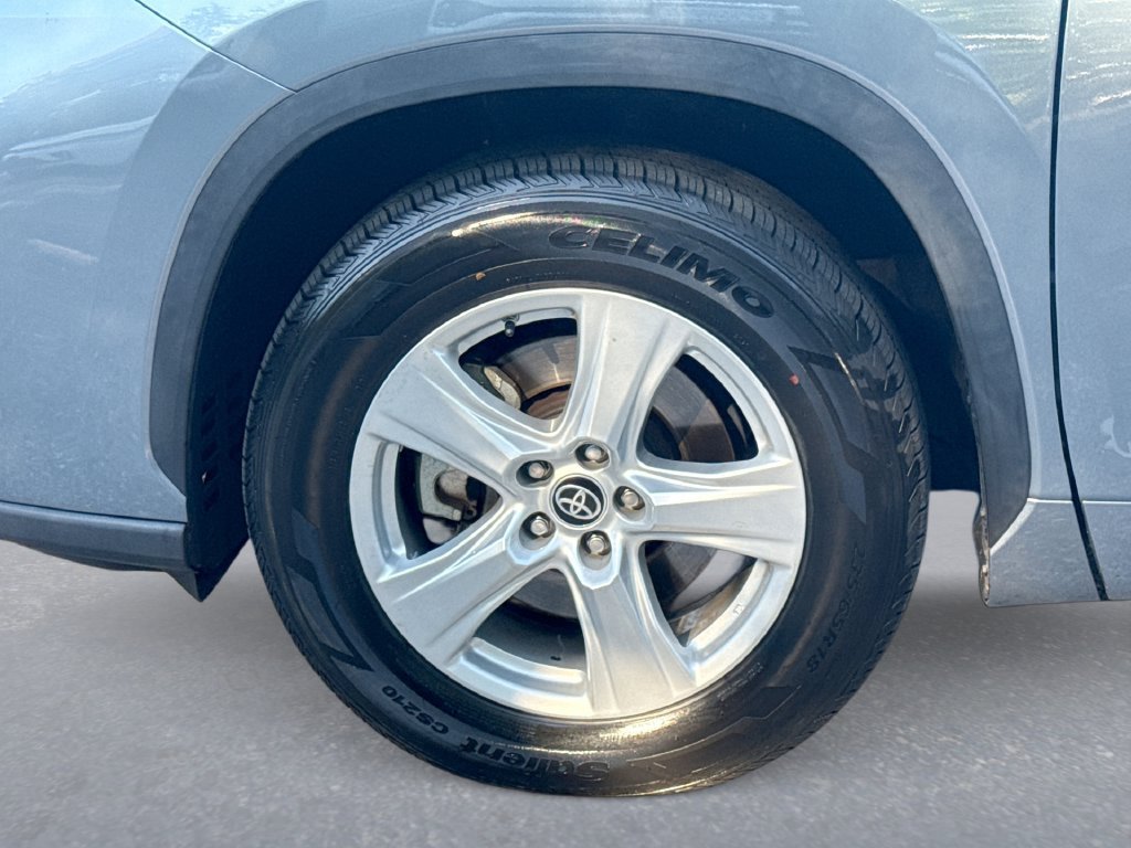 Used 2022 Toyota Highlander LE FWD image 18