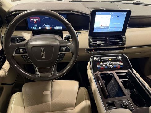 Used 2021 Lincoln Navigator Reserve image 14
