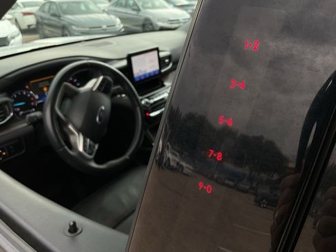 Used 2023 Ford Explorer Limited image 15