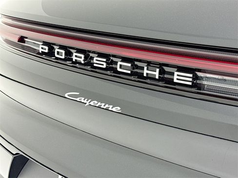 New 2026 Porsche Cayenne image 37