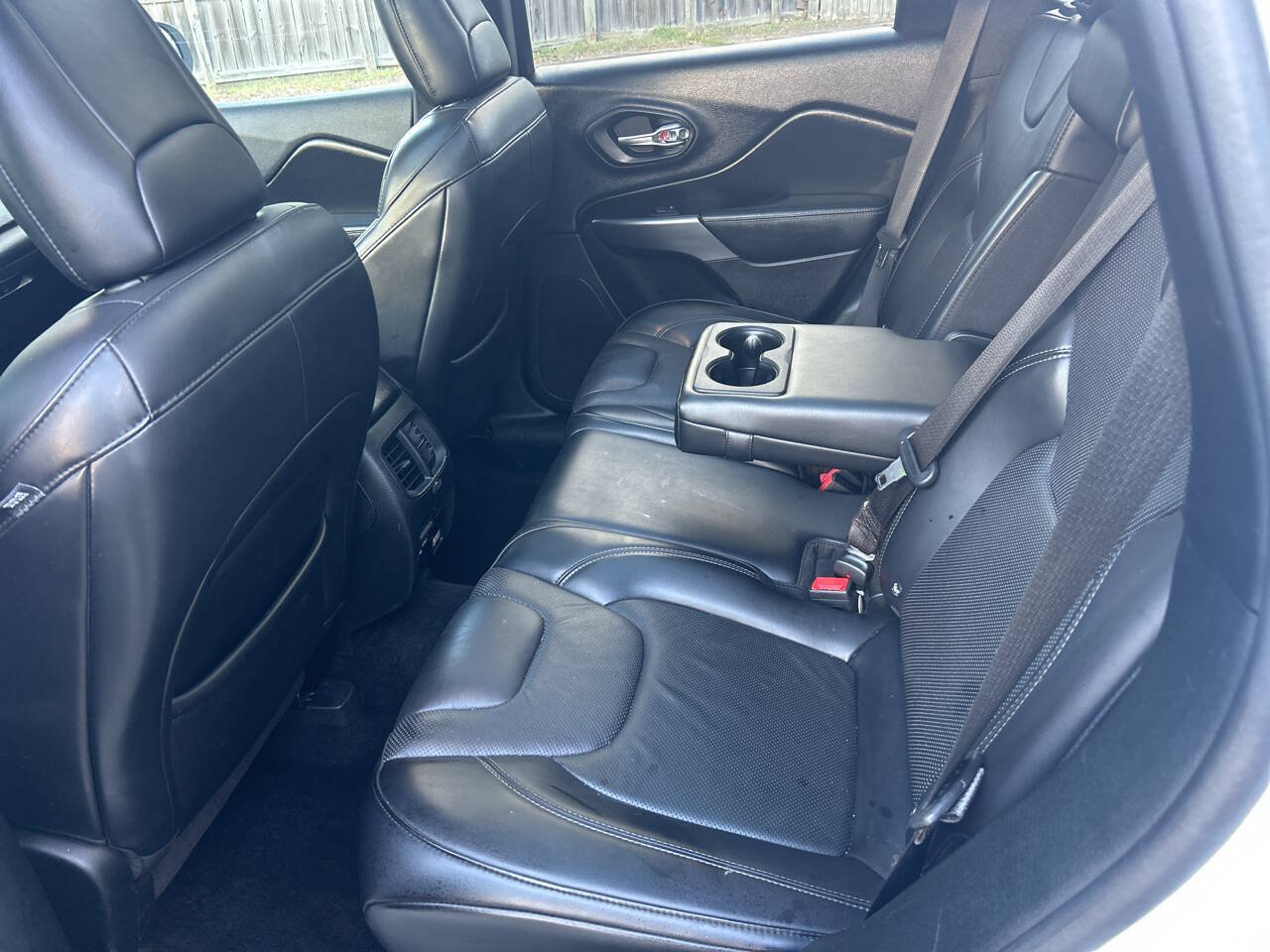 Used 2019 Jeep Cherokee Limited FWD image 16