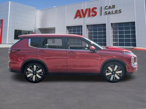 Used 2025 Mitsubishi Outlander SE image 5