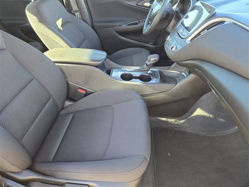 Used 2025 Chevrolet Malibu LT image 9