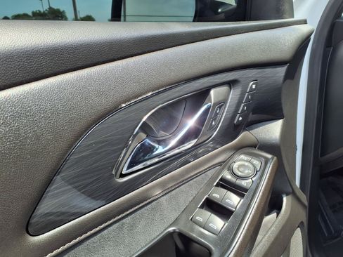 Used 2023 Chevrolet Traverse High Country FWD image 14