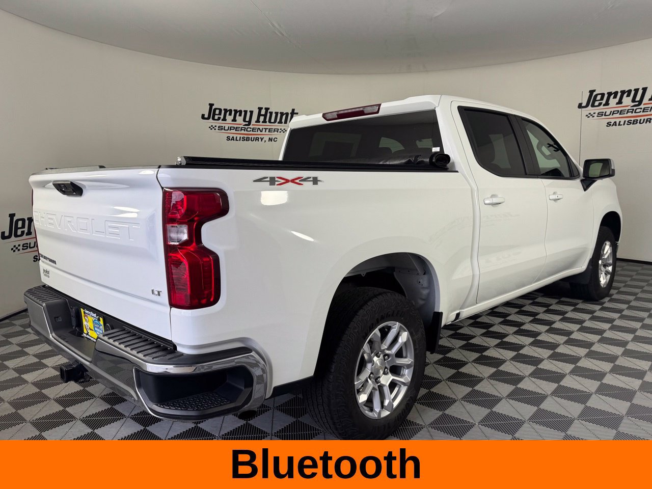 Used 2024 Chevrolet Silverado 1500 LT AWD/4WD image 7