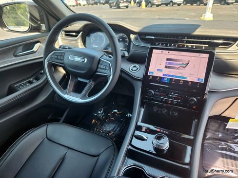 New 2025 Jeep Grand Cherokee Limited w/ Black Appearance Package image 37