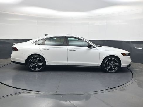 Used 2024 Honda Accord Sport image 3