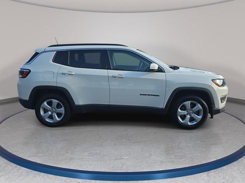 Used 2021 Jeep Compass Latitude w/ Sun and Sound Group AWD/4WD image 4