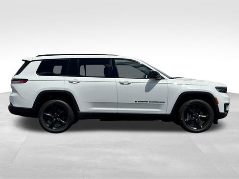Used 2023 Jeep Grand Cherokee L Laredo AWD/4WD image 8