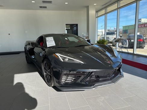 Used 2025 Chevrolet Corvette Stingray Preferred Cpe w/ 2LT image 2