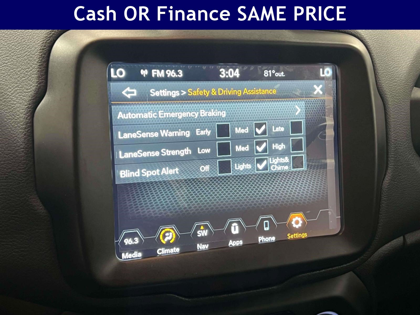 Certified 2023 Jeep Renegade Altitude AWD/4WD image 23