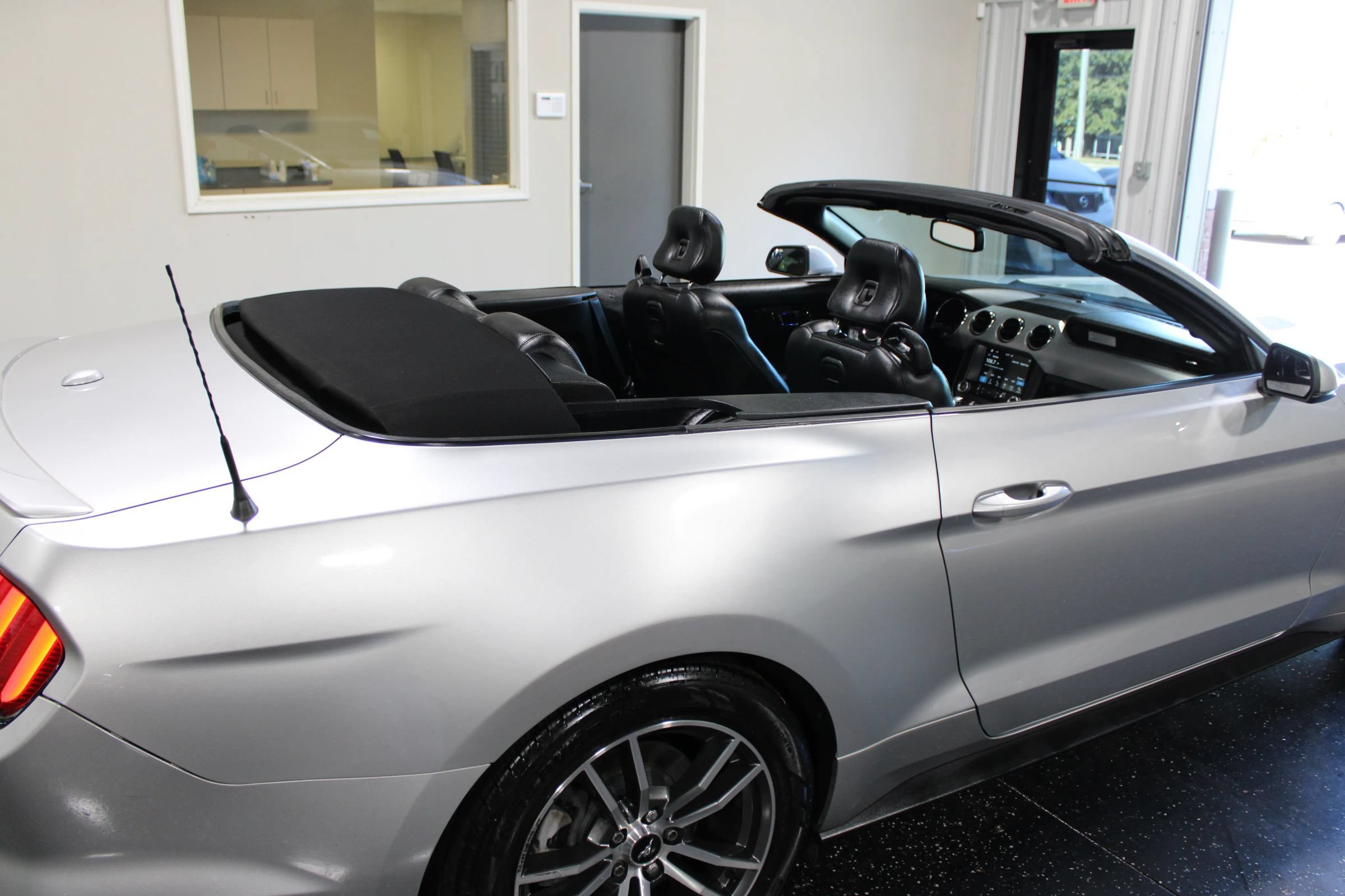 Used 2016 Ford Mustang Convertible RWD image 39