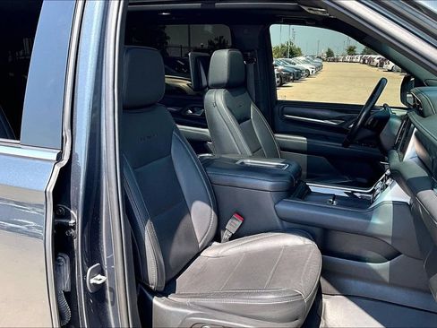 Used 2021 GMC Yukon Denali w/ Denali Premium Package AWD/4WD image 9