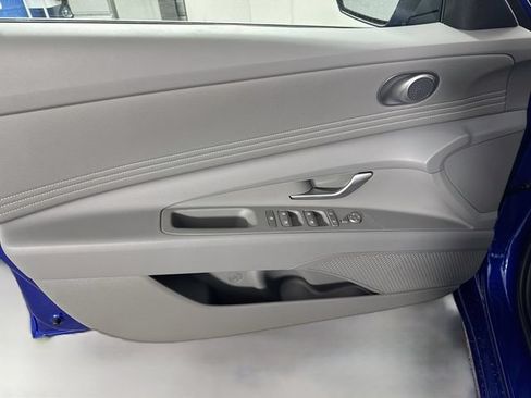Certified 2025 Hyundai Elantra SEL FWD image 11