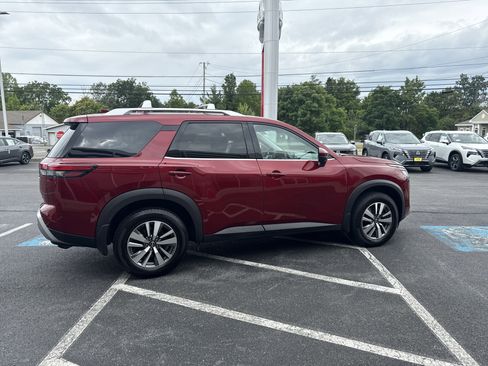 Used 2022 Nissan Pathfinder SL image 9