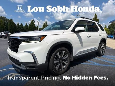 Used 2024 Honda Pilot Touring image 1