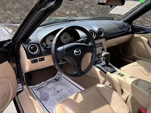 Used 2005 MAZDA MX-5 Miata LS RWD image 11