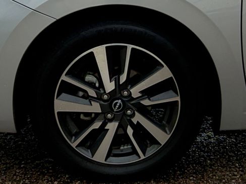 Used 2025 Nissan Versa SV FWD image 28