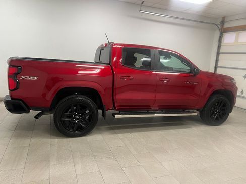 Used 2025 Chevrolet Colorado Z71 w/ Technology Package AWD/4WD image 17